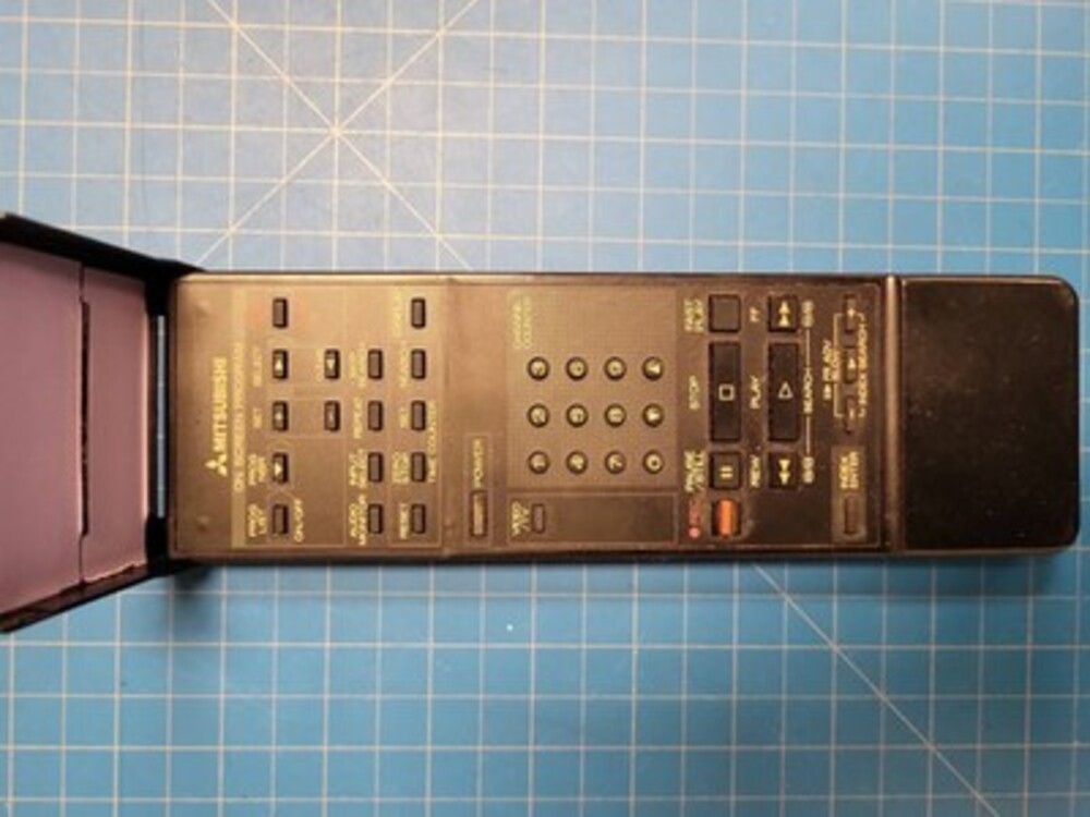Mitsubishi Remote Control 939P233A1 TV VCR DVD Player Controller Unit OEM